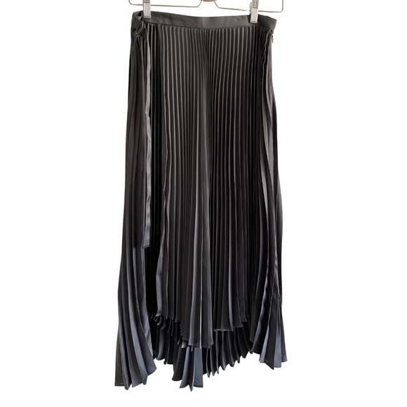 UNIQLO +J | Pleated Wrap Long Skirt — Dark Gray | Jil Sander Collaboration - Picture 3 of 11